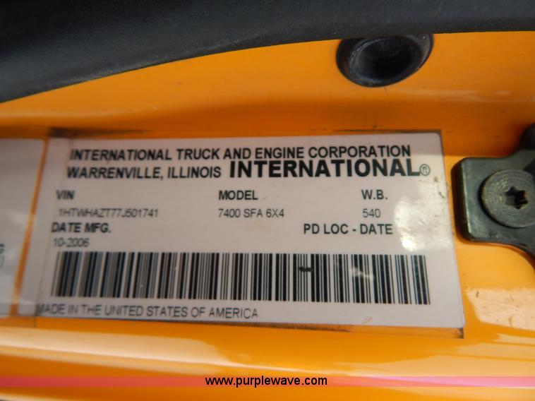 image for item I1205 2007 International 7400 dump truck