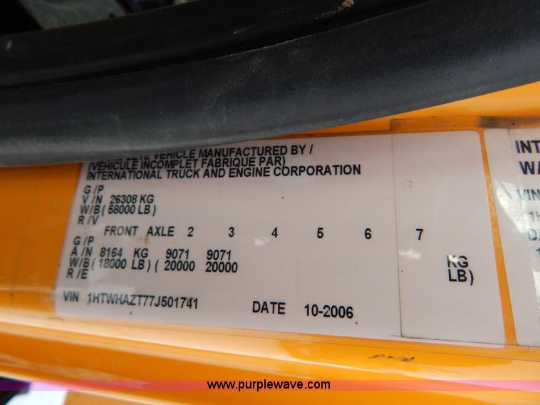 image for item I1205 2007 International 7400 dump truck