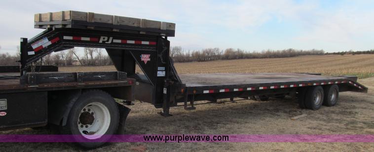 image for item I7159 2010 PJ gooseneck trailer