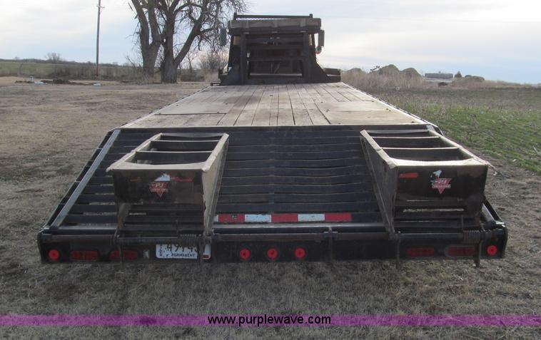 image for item I7159 2010 PJ gooseneck trailer