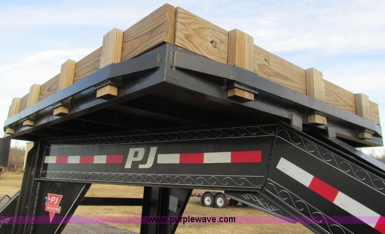 image for item I7159 2010 PJ gooseneck trailer