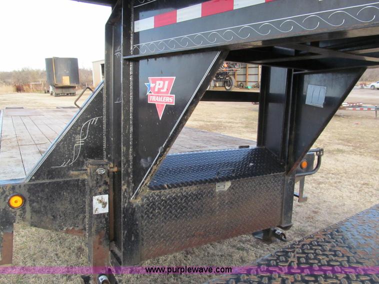 image for item I7159 2010 PJ gooseneck trailer