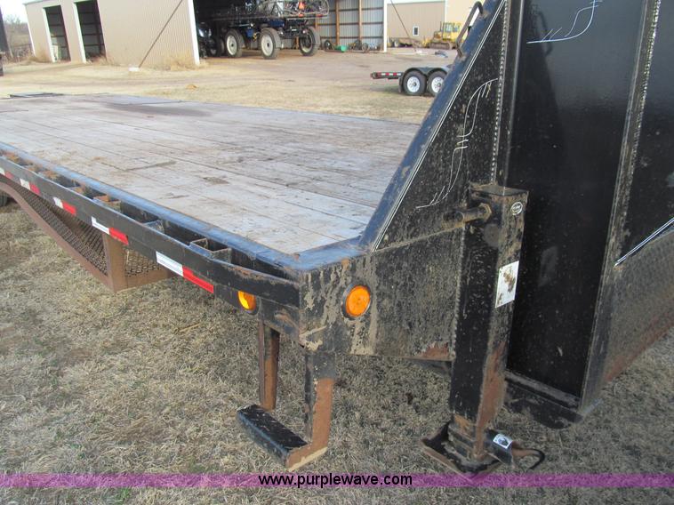image for item I7159 2010 PJ gooseneck trailer