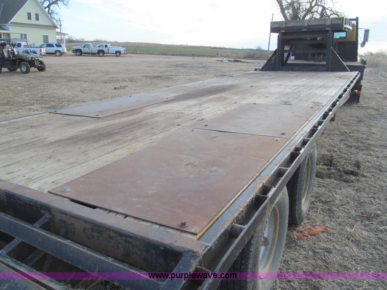 image for item I7159 2010 PJ gooseneck trailer