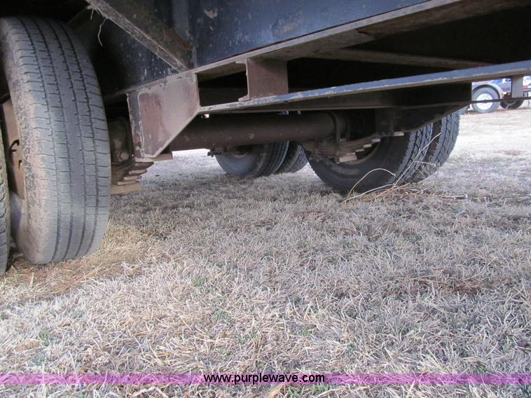 image for item I7159 2010 PJ gooseneck trailer