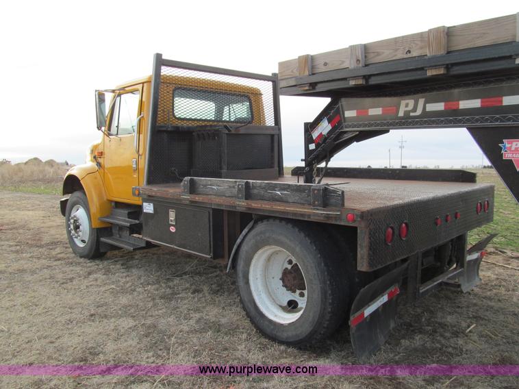 image for item I7160 1996 International 4700 flatbed truck