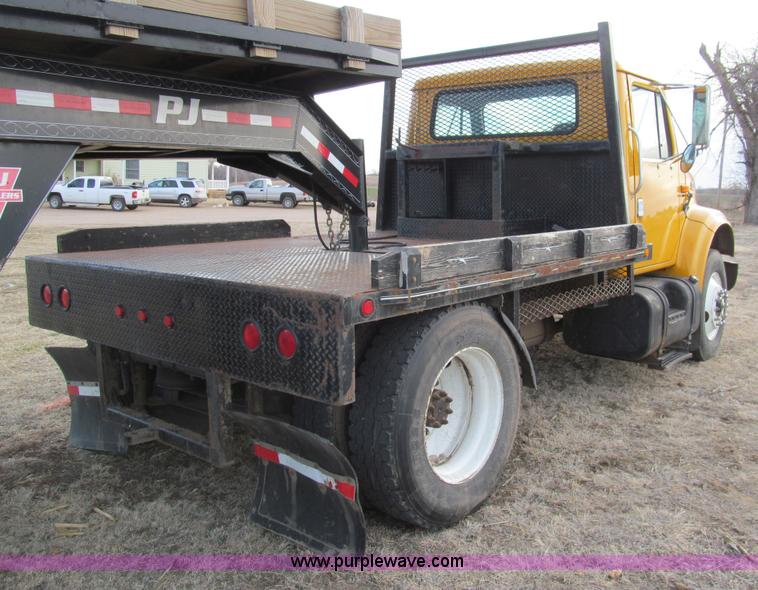 image for item I7160 1996 International 4700 flatbed truck