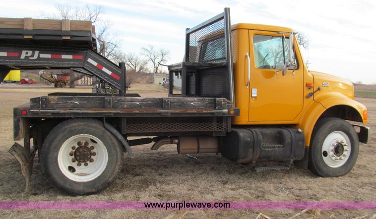 image for item I7160 1996 International 4700 flatbed truck