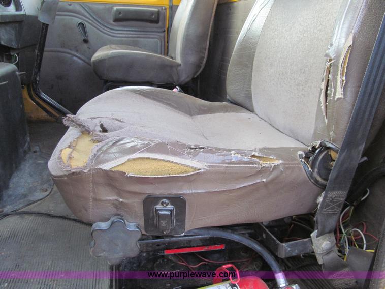 image for item I7160 1996 International 4700 flatbed truck