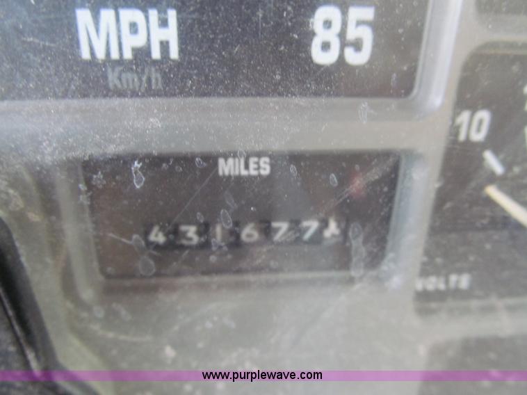 image for item I7160 1996 International 4700 flatbed truck