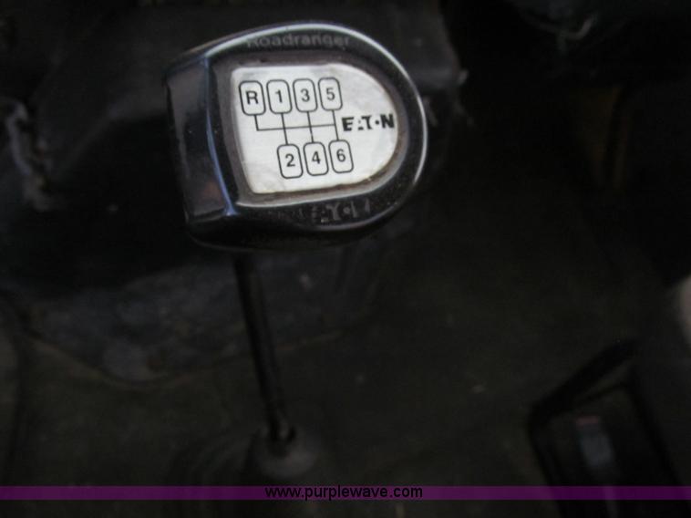 image for item I7160 1996 International 4700 flatbed truck