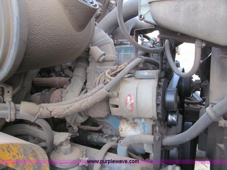 image for item I7160 1996 International 4700 flatbed truck