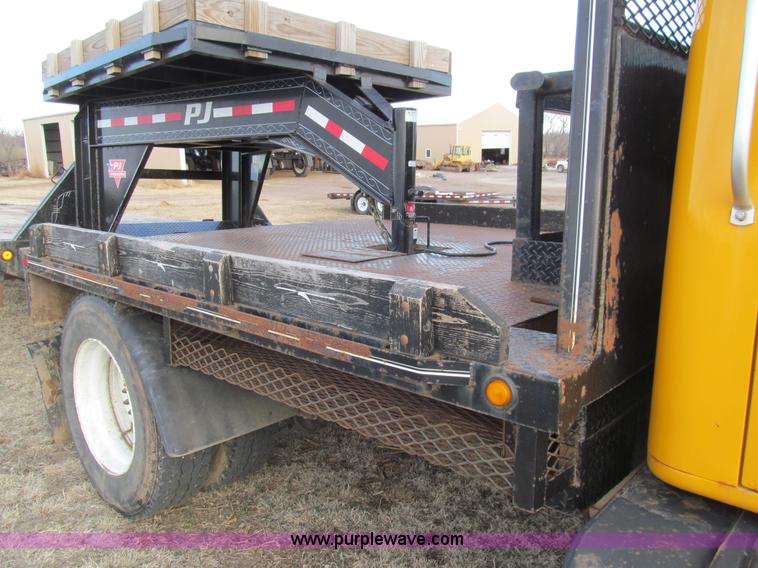 image for item I7160 1996 International 4700 flatbed truck