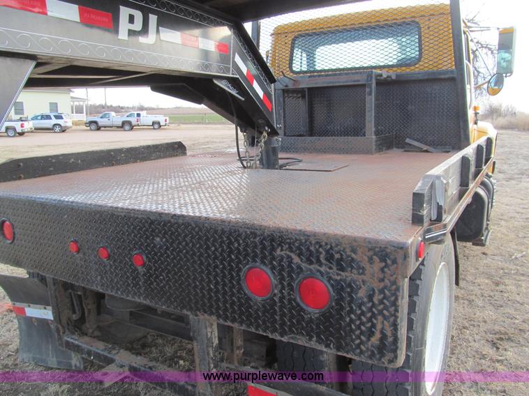 image for item I7160 1996 International 4700 flatbed truck
