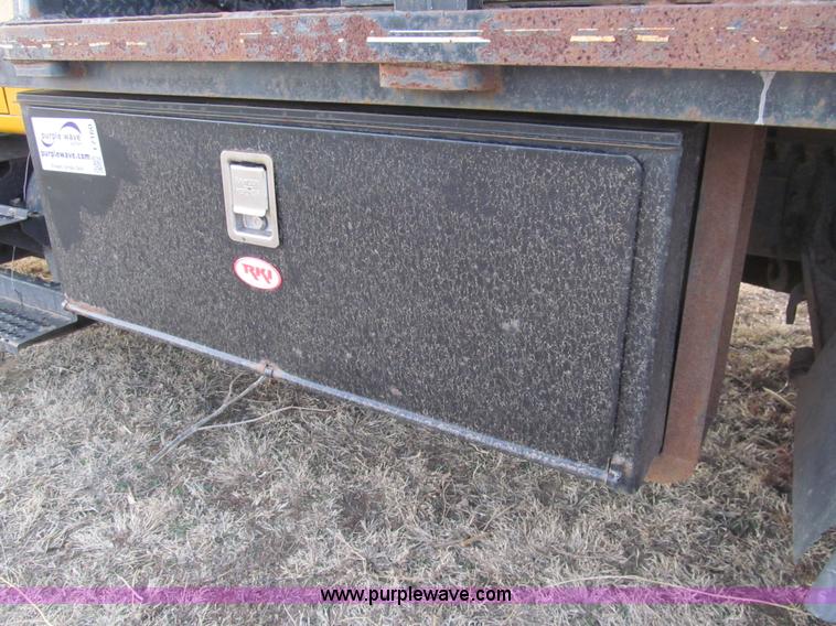 image for item I7160 1996 International 4700 flatbed truck