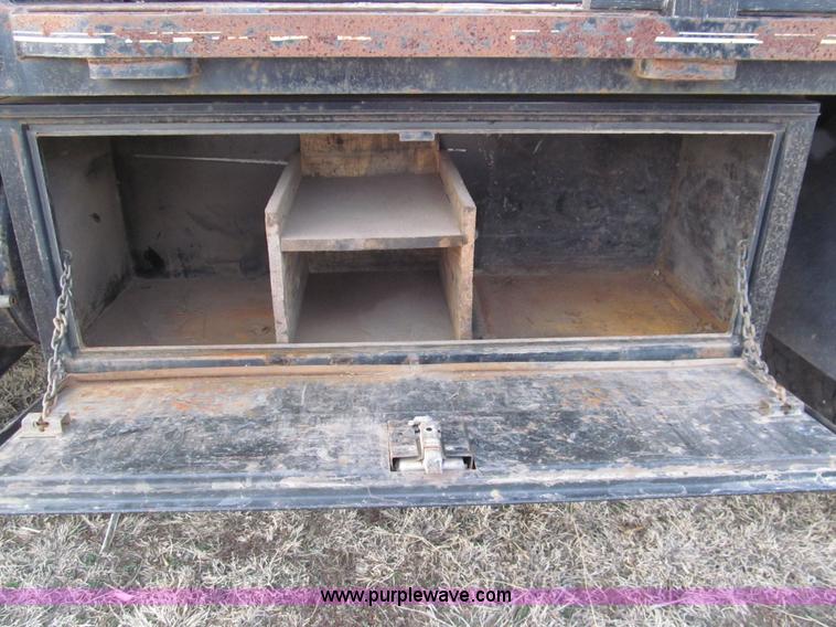 image for item I7160 1996 International 4700 flatbed truck