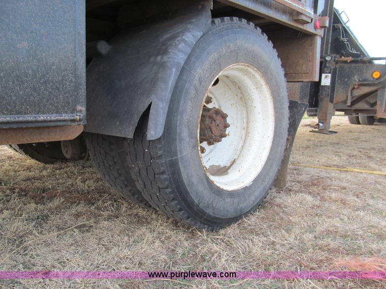 image for item I7160 1996 International 4700 flatbed truck