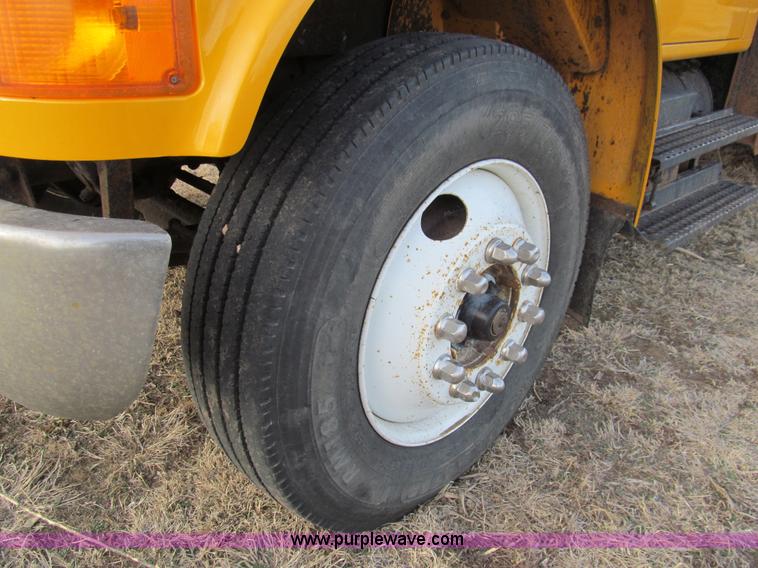 image for item I7160 1996 International 4700 flatbed truck