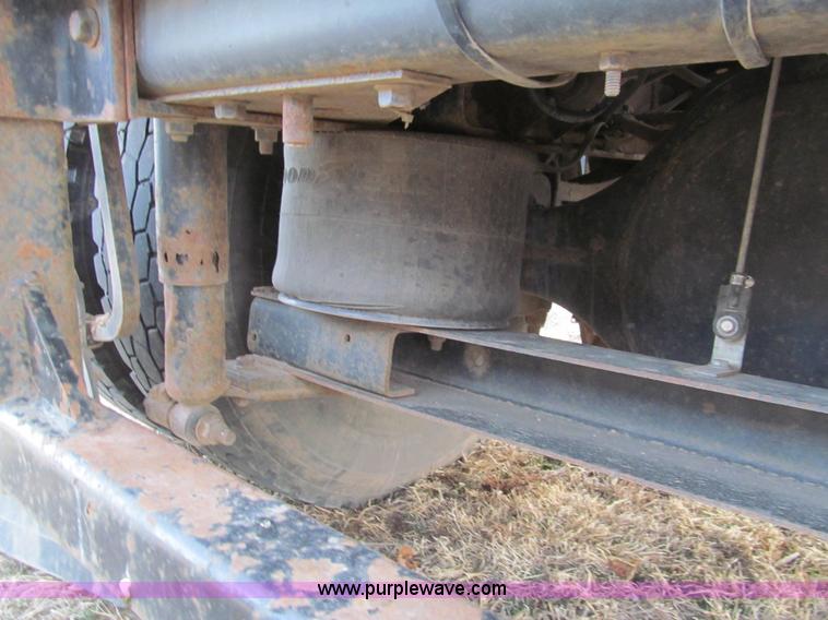 image for item I7160 1996 International 4700 flatbed truck