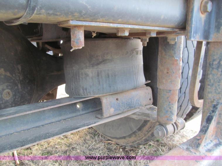 image for item I7160 1996 International 4700 flatbed truck