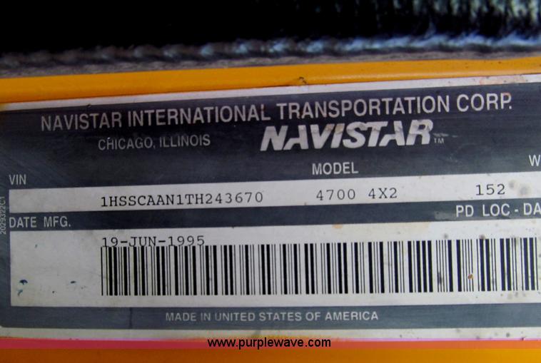 image for item I7160 1996 International 4700 flatbed truck