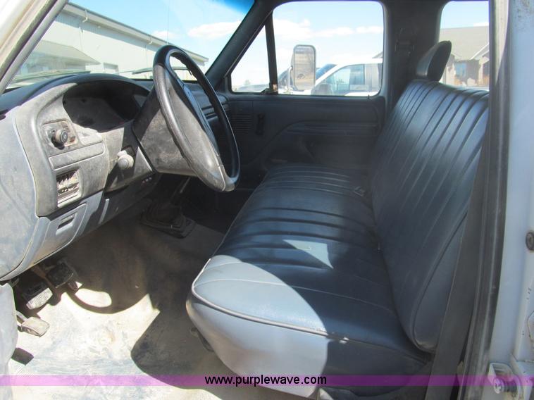 image for item I7212 1993 Ford F450 Super Duty crane truck