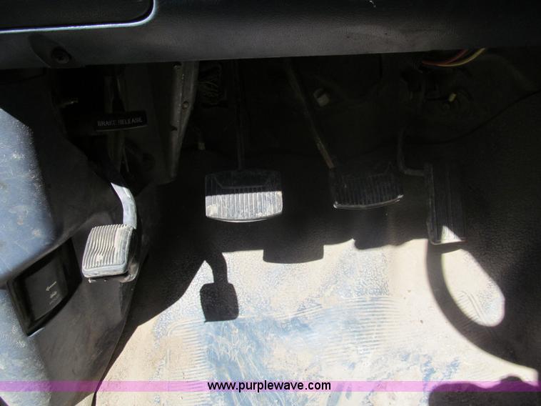 image for item I7212 1993 Ford F450 Super Duty crane truck