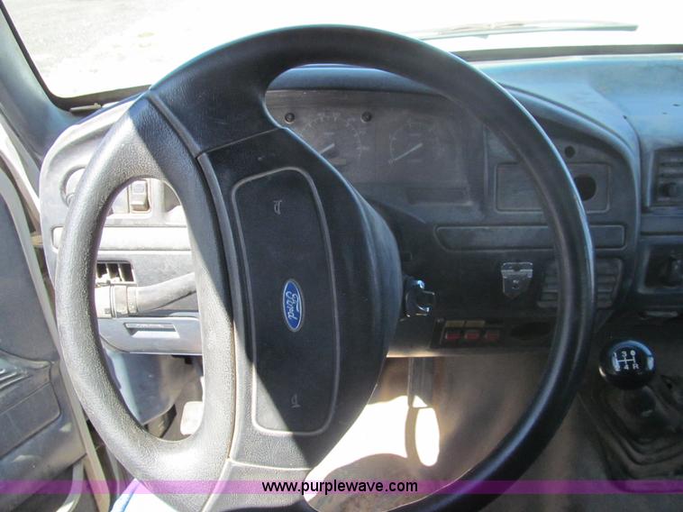 image for item I7212 1993 Ford F450 Super Duty crane truck