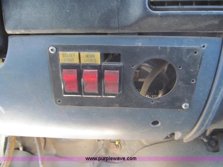 image for item I7212 1993 Ford F450 Super Duty crane truck