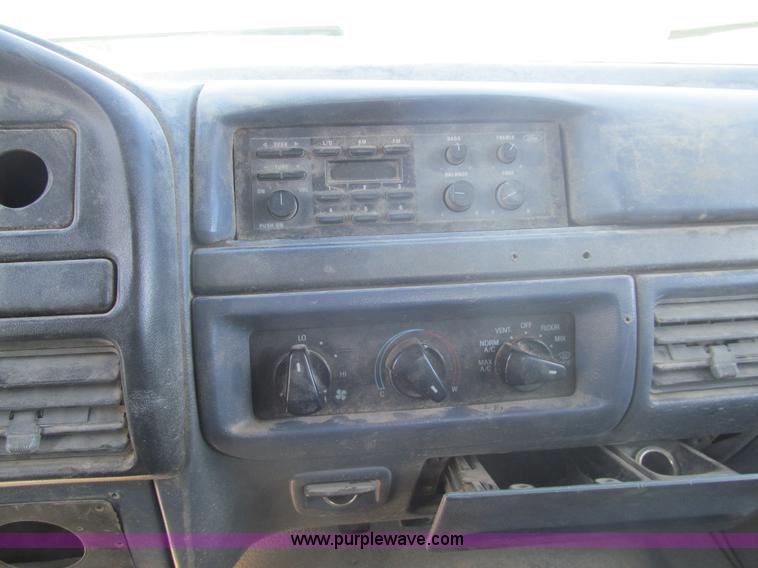 image for item I7212 1993 Ford F450 Super Duty crane truck