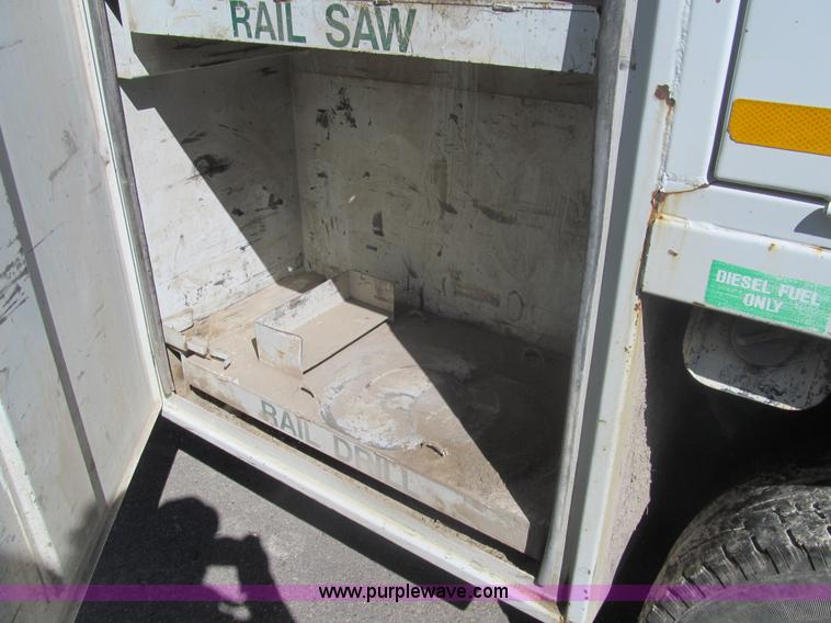 image for item I7212 1993 Ford F450 Super Duty crane truck