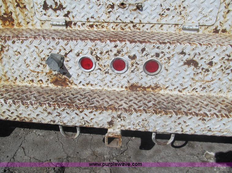 image for item I7212 1993 Ford F450 Super Duty crane truck