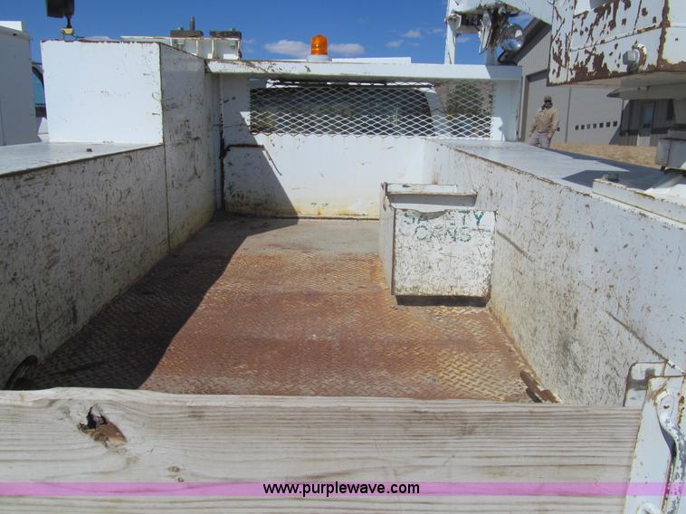 image for item I7212 1993 Ford F450 Super Duty crane truck