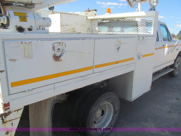 image for item I7212 1993 Ford F450 Super Duty crane truck