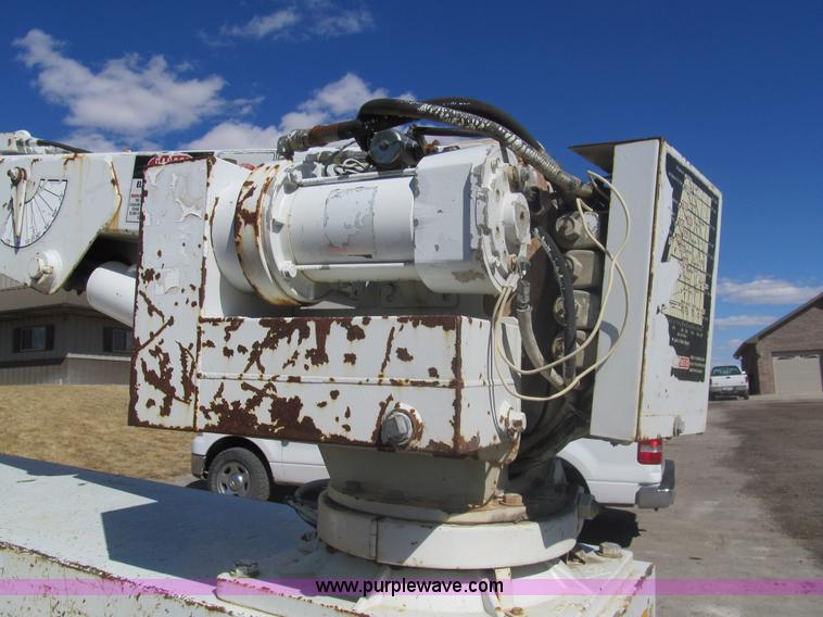 image for item I7212 1993 Ford F450 Super Duty crane truck