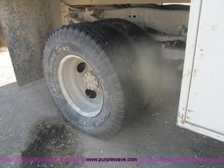 image for item I7212 1993 Ford F450 Super Duty crane truck