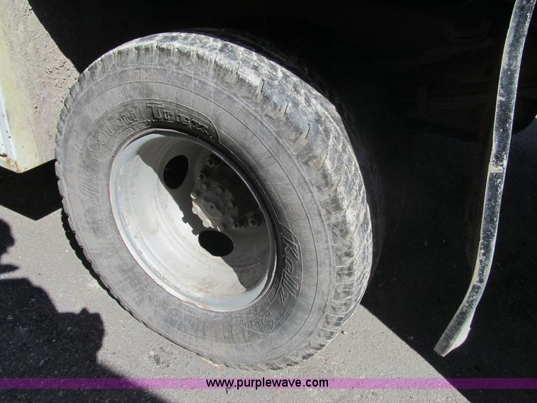 image for item I7212 1993 Ford F450 Super Duty crane truck