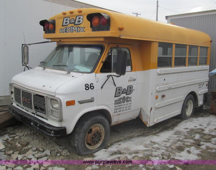 image for item I7235 1988 GMC G3500 Vandura school bus