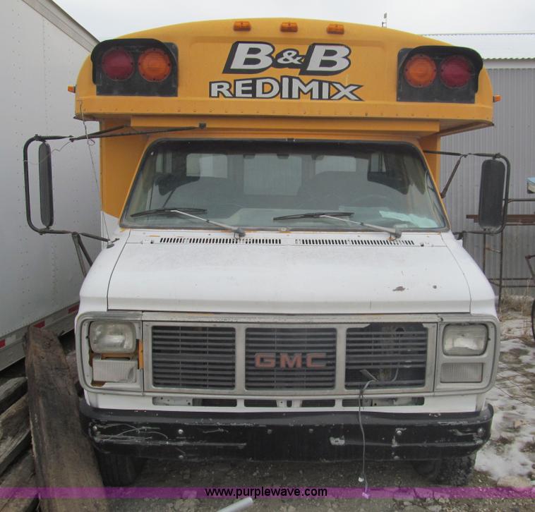 image for item I7235 1988 GMC G3500 Vandura school bus