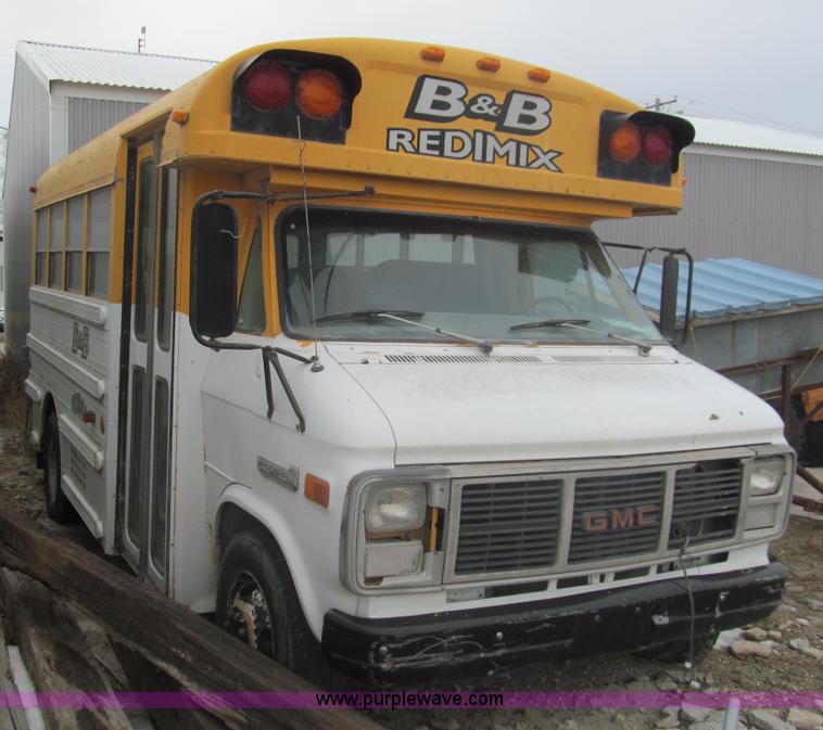 image for item I7235 1988 GMC G3500 Vandura school bus