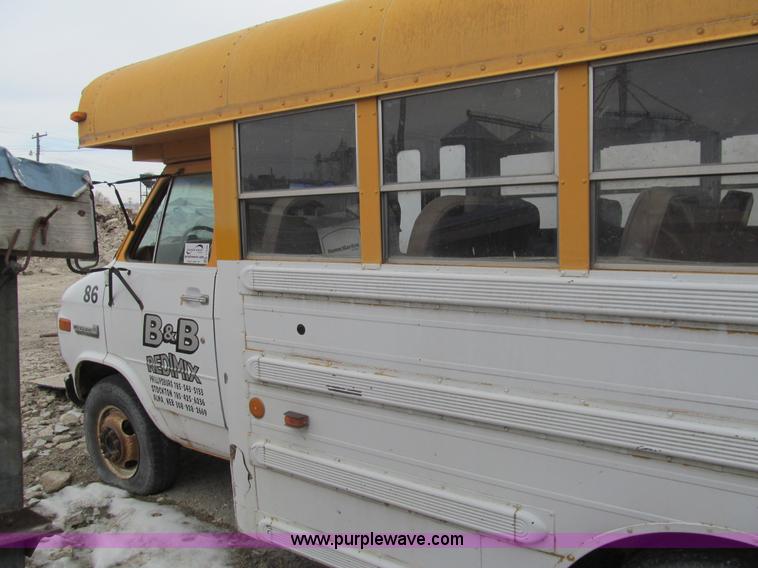 image for item I7235 1988 GMC G3500 Vandura school bus