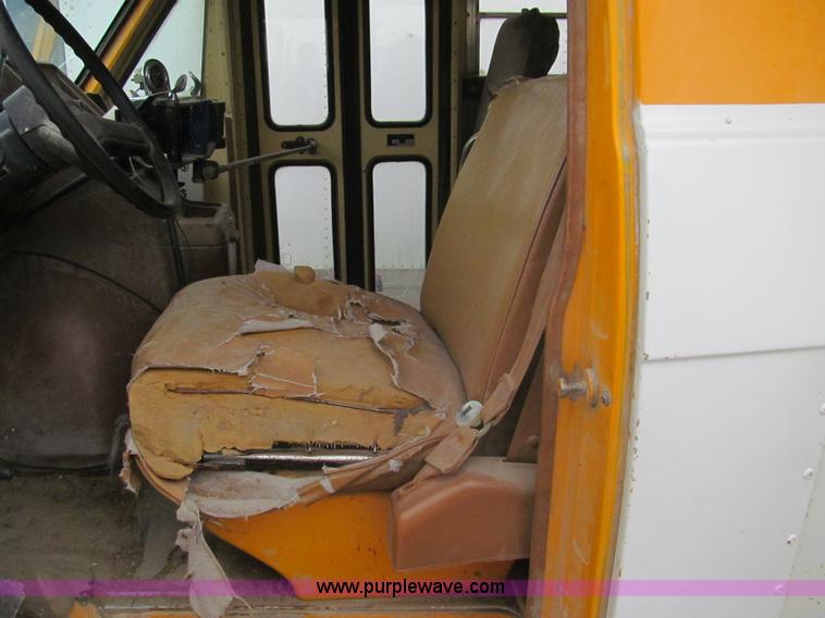 image for item I7235 1988 GMC G3500 Vandura school bus