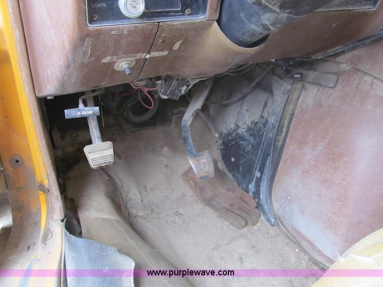 image for item I7235 1988 GMC G3500 Vandura school bus