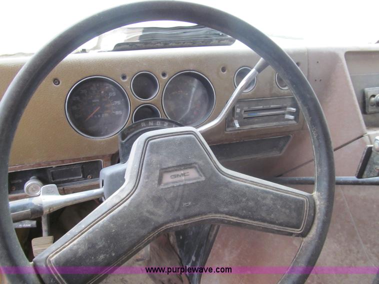 image for item I7235 1988 GMC G3500 Vandura school bus