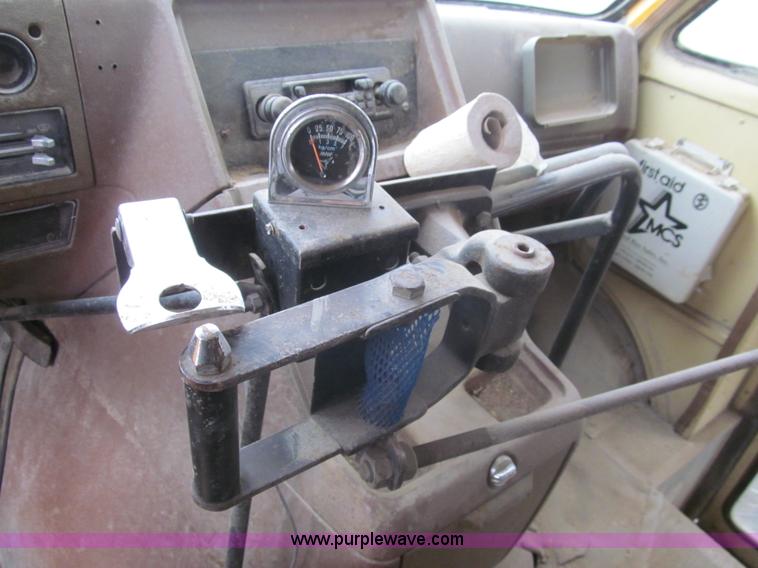 image for item I7235 1988 GMC G3500 Vandura school bus