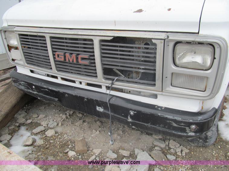 image for item I7235 1988 GMC G3500 Vandura school bus