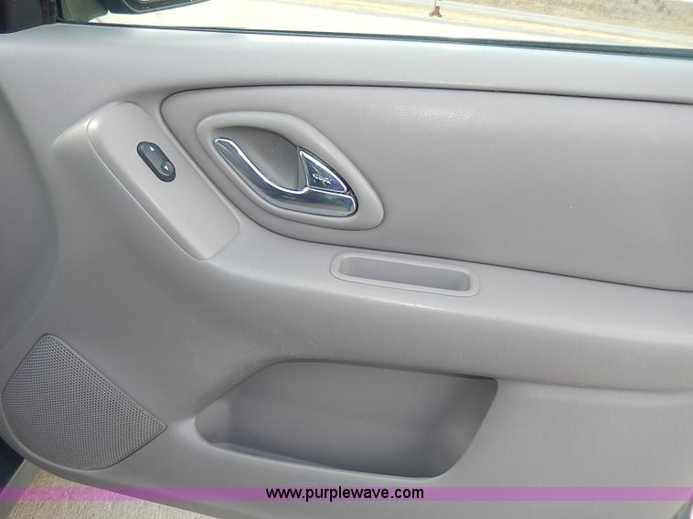 image for item I9310 2001 Mazda Tribute ES