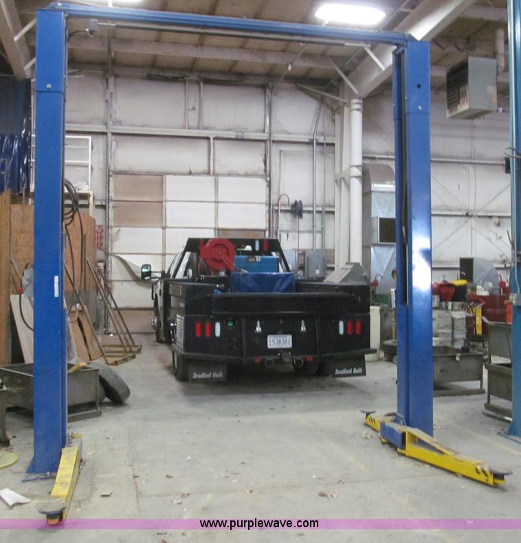 image for item AQ9923 Forward 10,000 lbs two post car lift