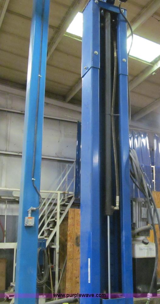 image for item AQ9923 Forward 10,000 lbs two post car lift