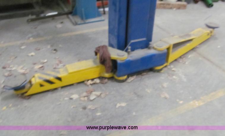 image for item AQ9923 Forward 10,000 lbs two post car lift